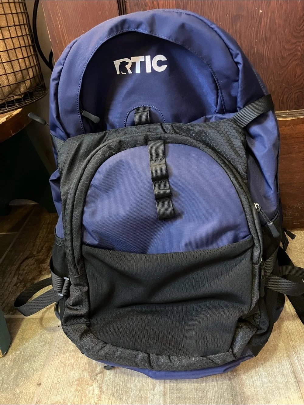 RTIC 35L HIKING HYDRATION PACK BRAND NEW W TAGS FROM CABELLAS